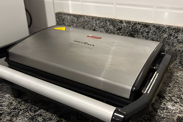 Kitnet na rua da UFV com SMART TV e Garagem