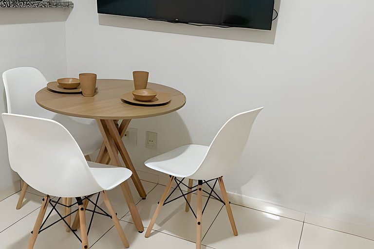 Varanda, TV 50, elevador, no Centro + garagem paga