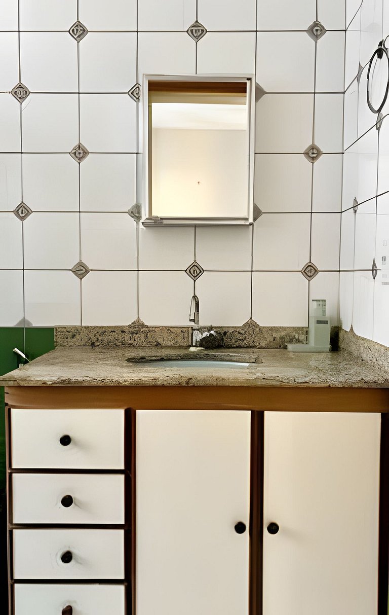 Varanda, TV 50, elevador, no Centro + garagem paga