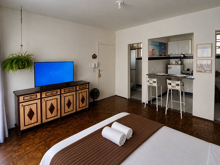Kitnet na rua da UFV com SMART TV e Garagem